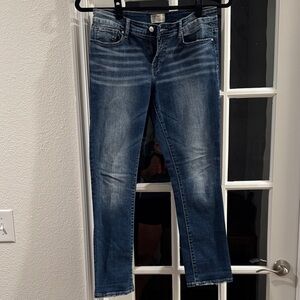 Women's Buckle Payton Straight Blue Jeans. Approx 29 in inseam.